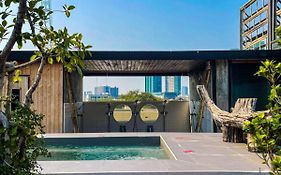 Blu Cabin Ari Stylish Gay Poshtel